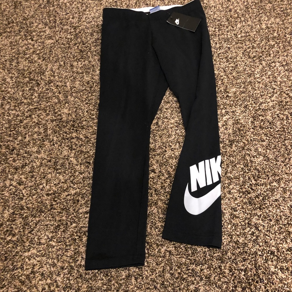 Nike women’s leggings! White nike back of leg!